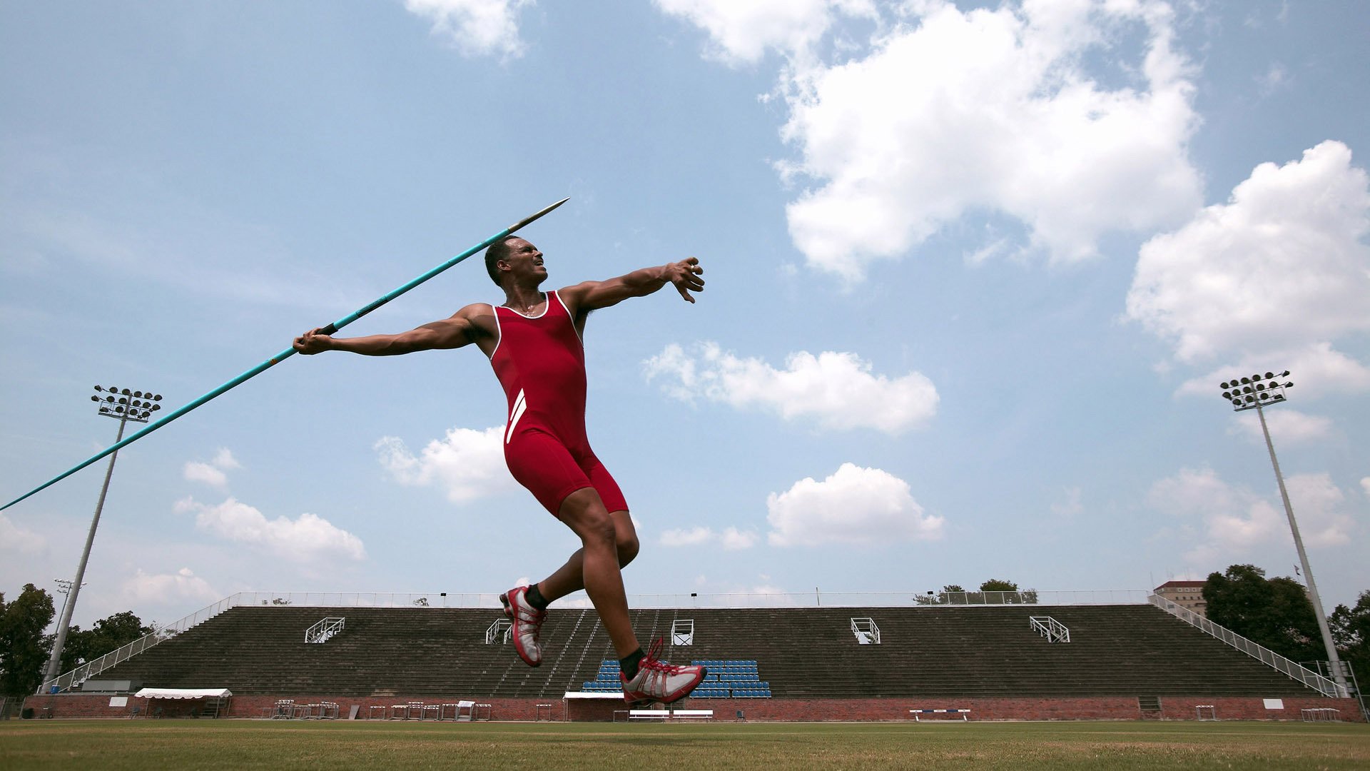 传统比赛与新兴电竞结合的探索，电竞比赛和传统体育比赛区别