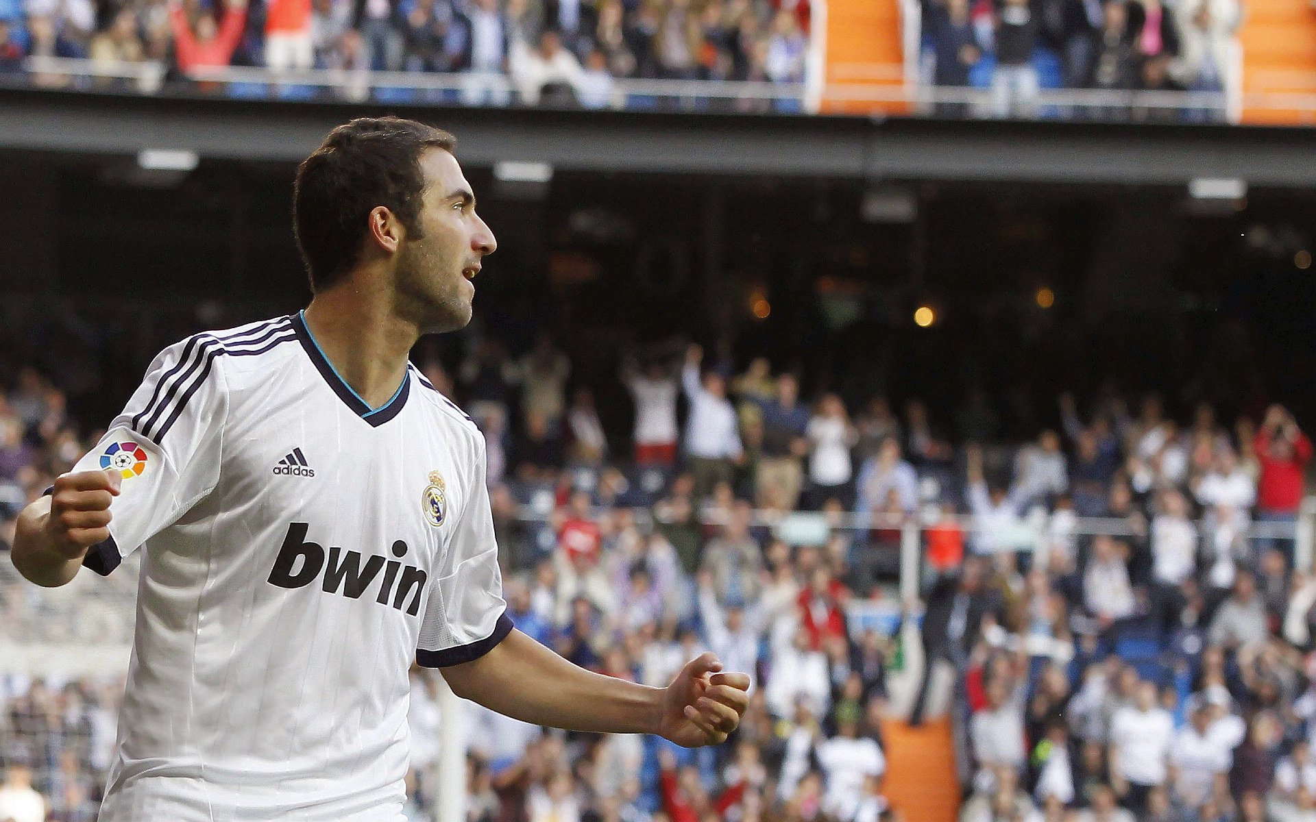 劲爆对决:双方对攻如火如荼,胜负难料,劲爆方案图片